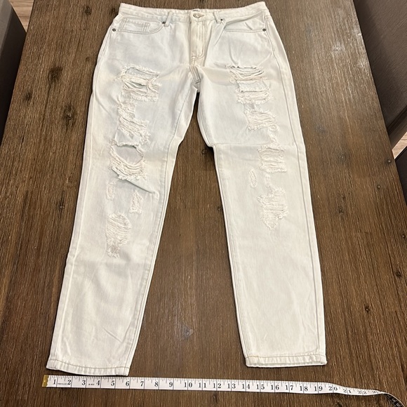 NEW FOREVER 21 Distressed Jeans in light blue - Picture 5 of 13